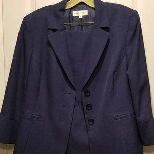 Blue Womans Evan Picone Suit size 18